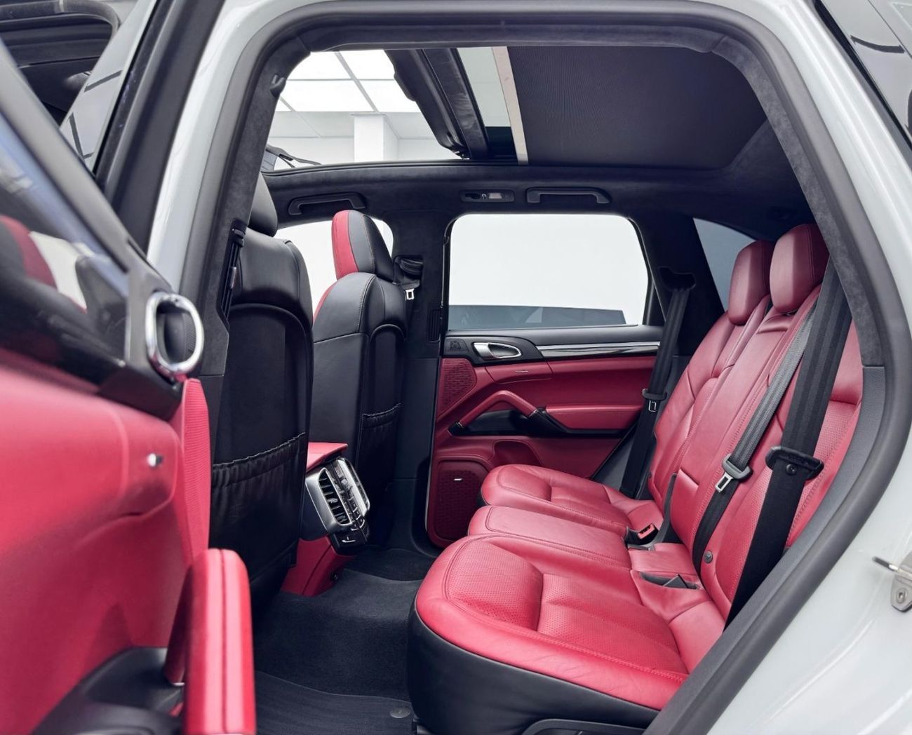 بورش كايان GTS 3.6L 2017 Porsche Cayenne GTS, Excellent Condition, Full Agency Service History, GCC