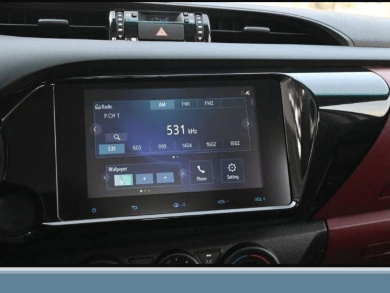 Toyota Hilux ECT0038 - Toyota Hilux DCab Pick Up DLXG - 2.7L Petrol Auto 4wd White/Red