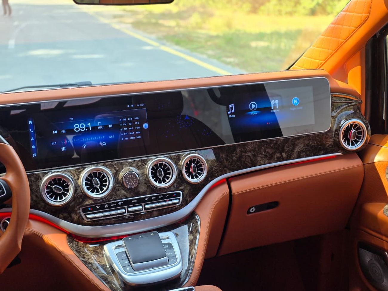 Mercedes-Benz V 250 Std 2.1L MERCEDES VITO 2023 // 2KEYS // LOW MILEGE // MAYBACH BODY KIT // PERFECT CONDITION