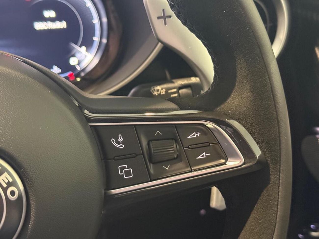 ألفا روميو جوليا 2.9 V6 Bi-Turbo Quadrifoglio Auto Euro 6 (s/s) 4dr (EXPORT ONLY) Right hand drive