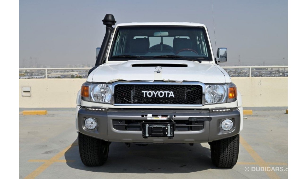 تويوتا لاند كروزر بيك آب 2023 Model Toyota Land Cruiser 79 Double Cab Pick up Truck V8 4.5L Diesel 4WD Manual Transmission