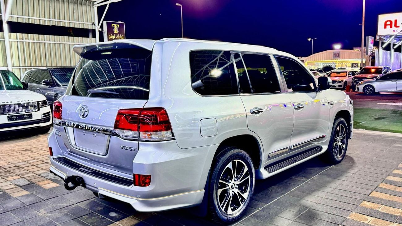 Toyota Land Cruiser GXR 4.0L GXR 5.7L warranty one year bank financie available