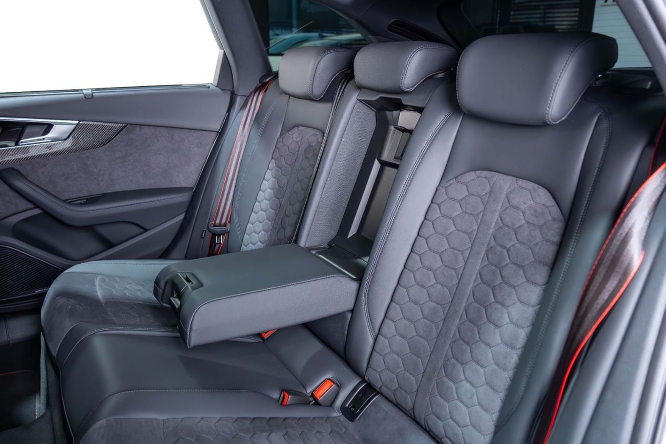 Audi RS4 Avant-Al Nabooda WarrantyService Contract-Very Low Mileage-Carbon Fiber RS Bucket Seats