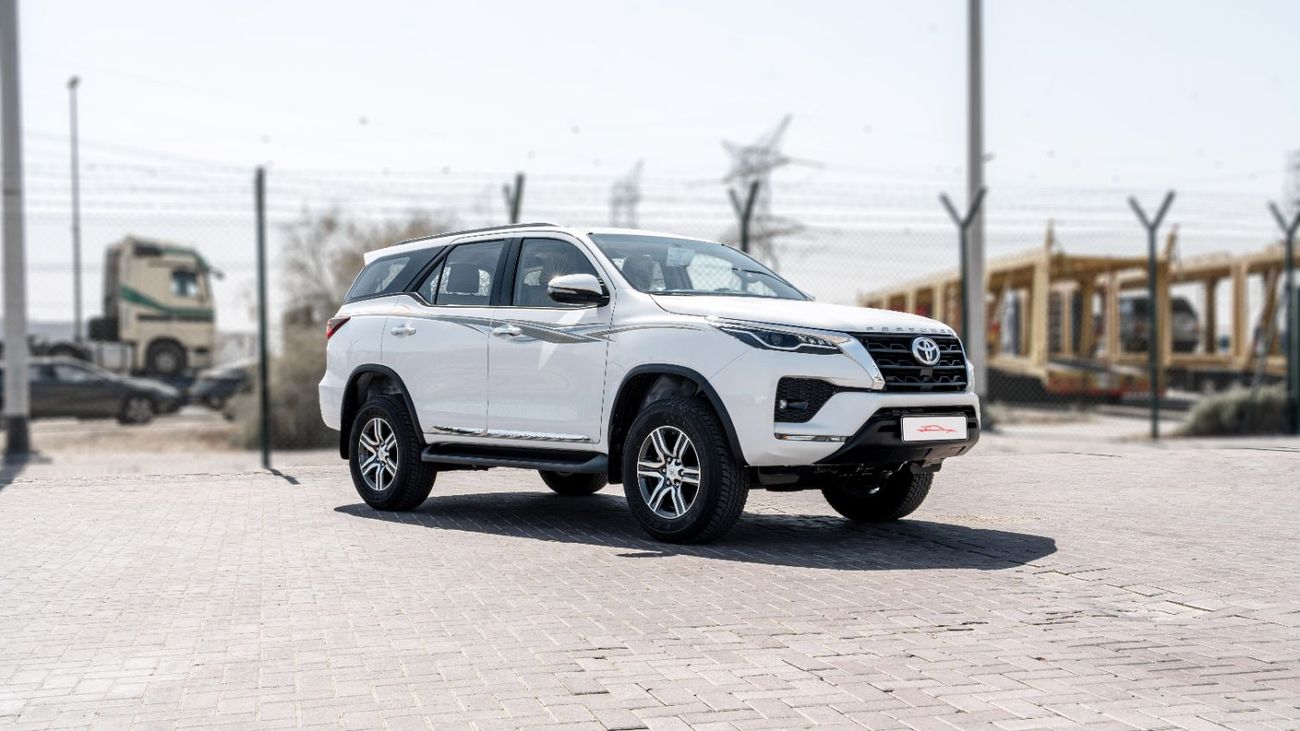تويوتا فورتونر 2025 Toyota Fortuner 4.0L AT Petrol (White-Tan) (Qatar Spec)