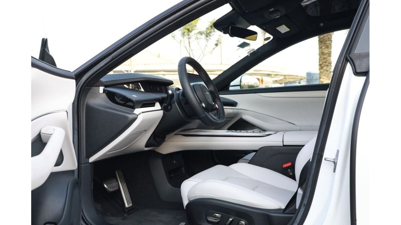 شاومى SU7 2024 XIAOMI SU7 MAX - أبيض داخل رمادي | سعر التصدير