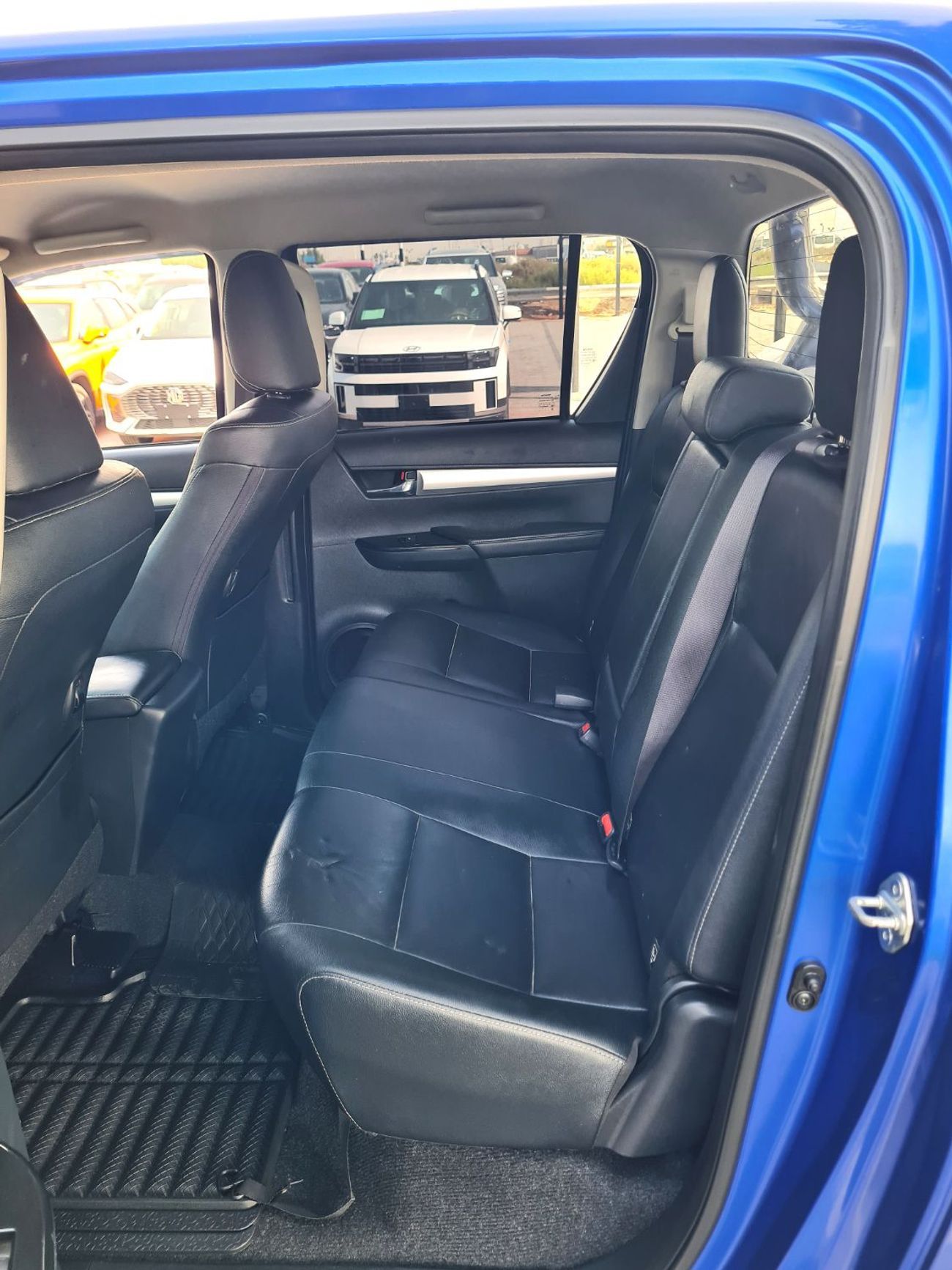 تويوتا هيلوكس DL Double Cabin  Right Hand Drive  Year: 2017  Engine: 2.8L/ V4