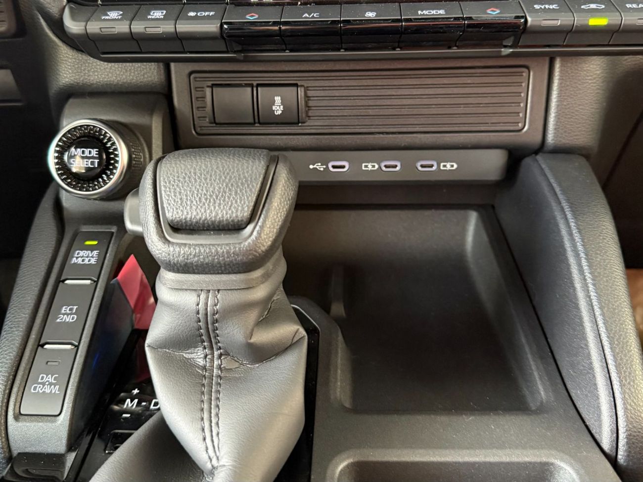 تويوتا برادو 2.8 DIESEL 4X4 AT VX -STD SUNROOF  **EXPORT ONLY**التصدير فقط خارج الخليج**