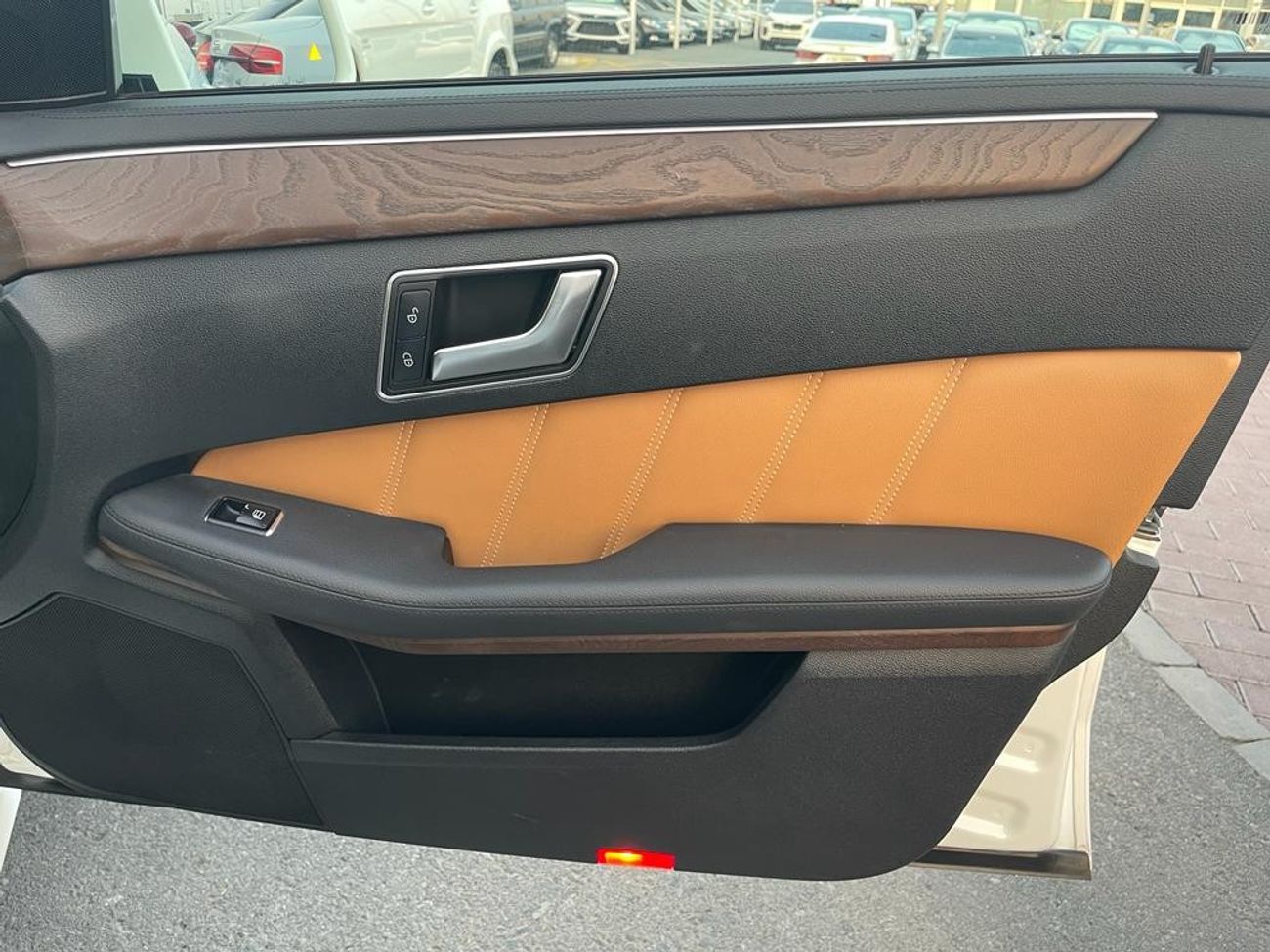 Mercedes-Benz E300 Avantgarde Mercedes E300 AMG_Gulf_2013_excellent condition_Full option