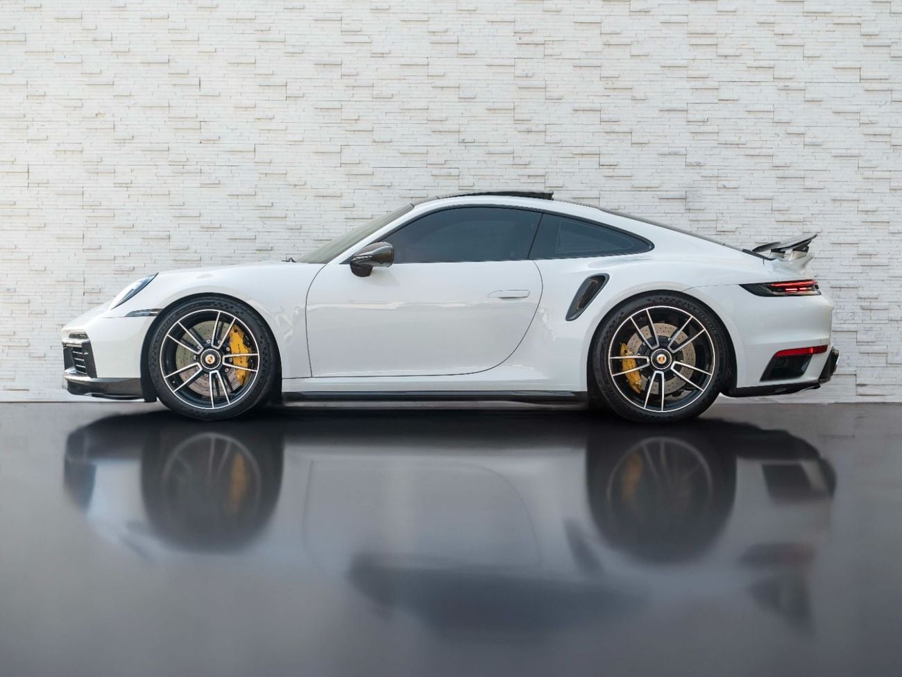 Porsche 911 Turbo S 3.8L (640 HP) Coupe