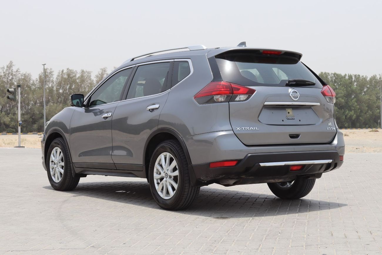 نيسان إكس تريل نيسان إكستريل موديل 2021 خليجى بدون حوادث ممشى 85000 KM بمحرك  2.5 سى سى بسعر 69000درهم