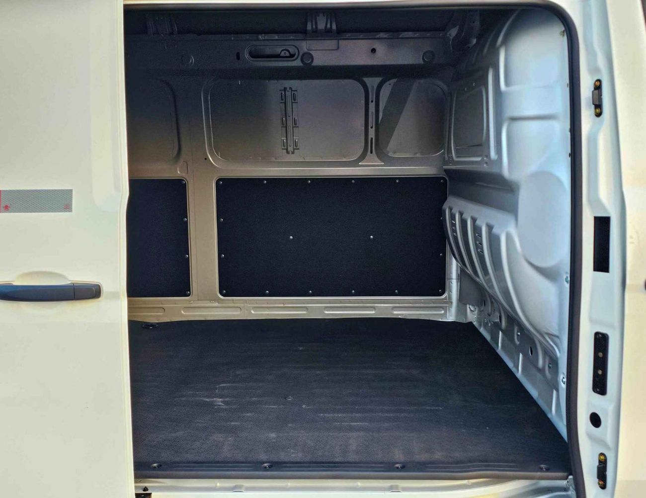 Sinogold سينا EV300 CARGO (NON GCC) CARGO ELECTRIC || DUAL CHRAGING PORT / REAR CAMERA / REAR PARKING SENSOR (CODE #  SEVCR25)