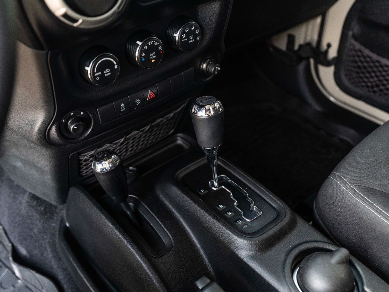 Jeep Wrangler Sahara 3.6L A/T (5 Seater)