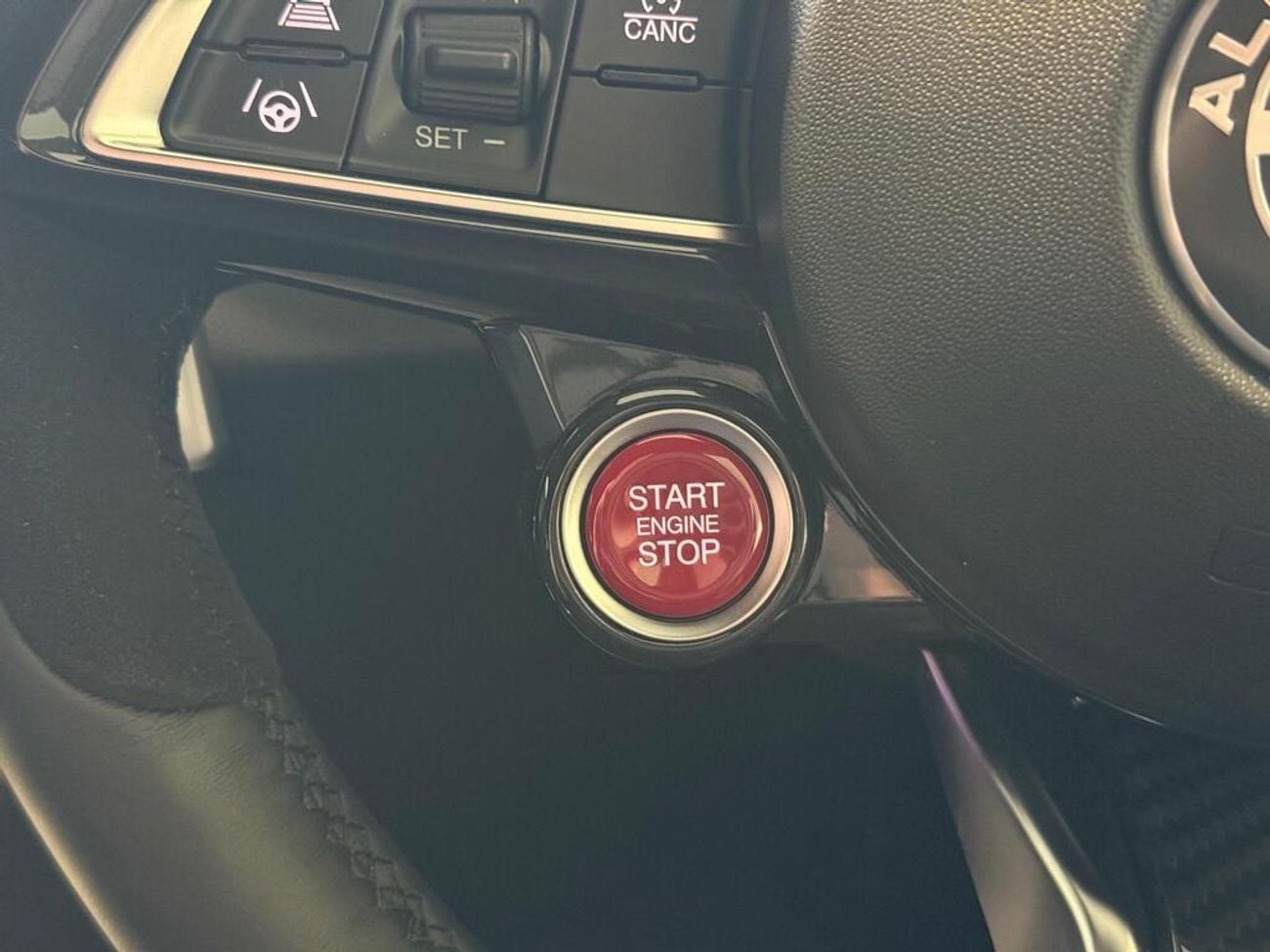 ألفا روميو جوليا 2.9 V6 Bi-Turbo Quadrifoglio Auto Euro 6 (s/s) 4dr (EXPORT ONLY) Right hand drive