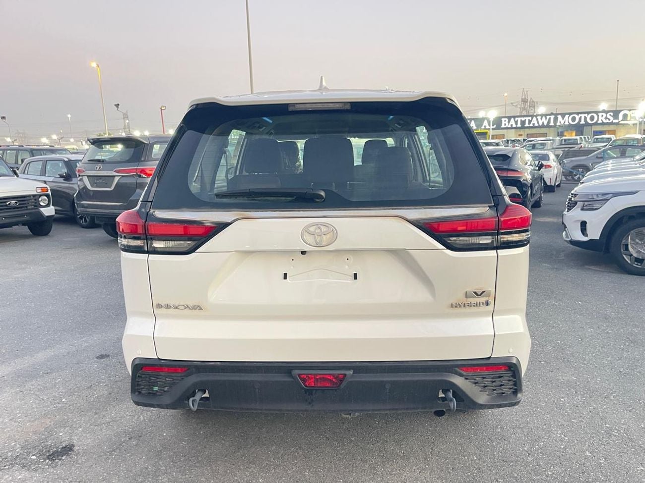 تويوتا إينوفا 2.0L HyCross 8S Hybrid