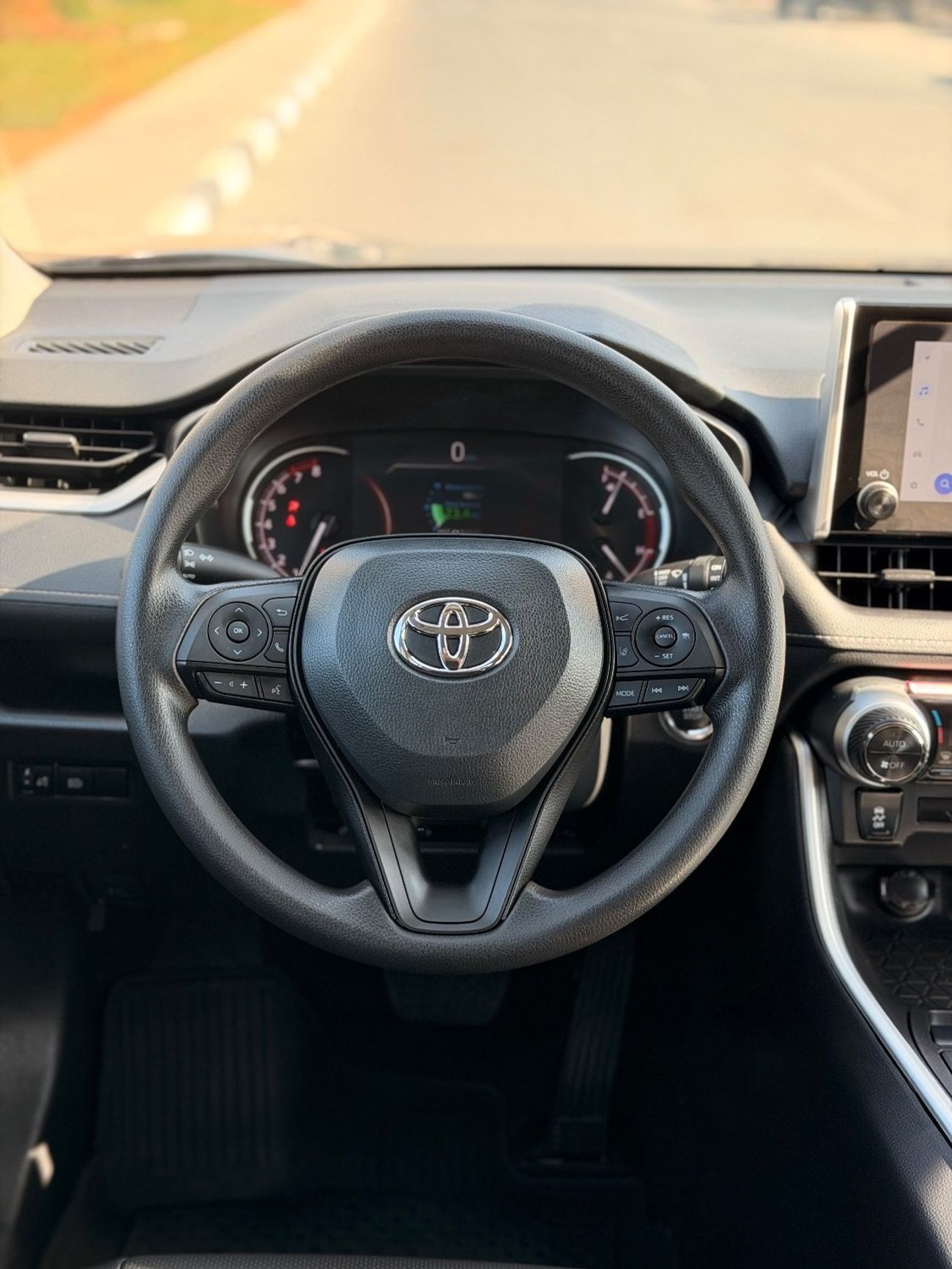 Toyota RAV4 XLE 2.5 L AWD leather seats, push start 2024