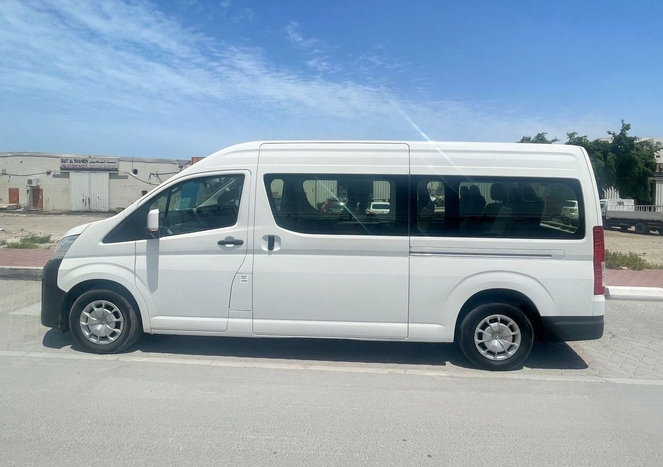 Toyota Hiace DLS HIGH ROOF TOYOTA HIACE COMMUTER ,DIESEL ENGINE 2800 CC ,10 SEATER ,RIGHT HAND DRIVE