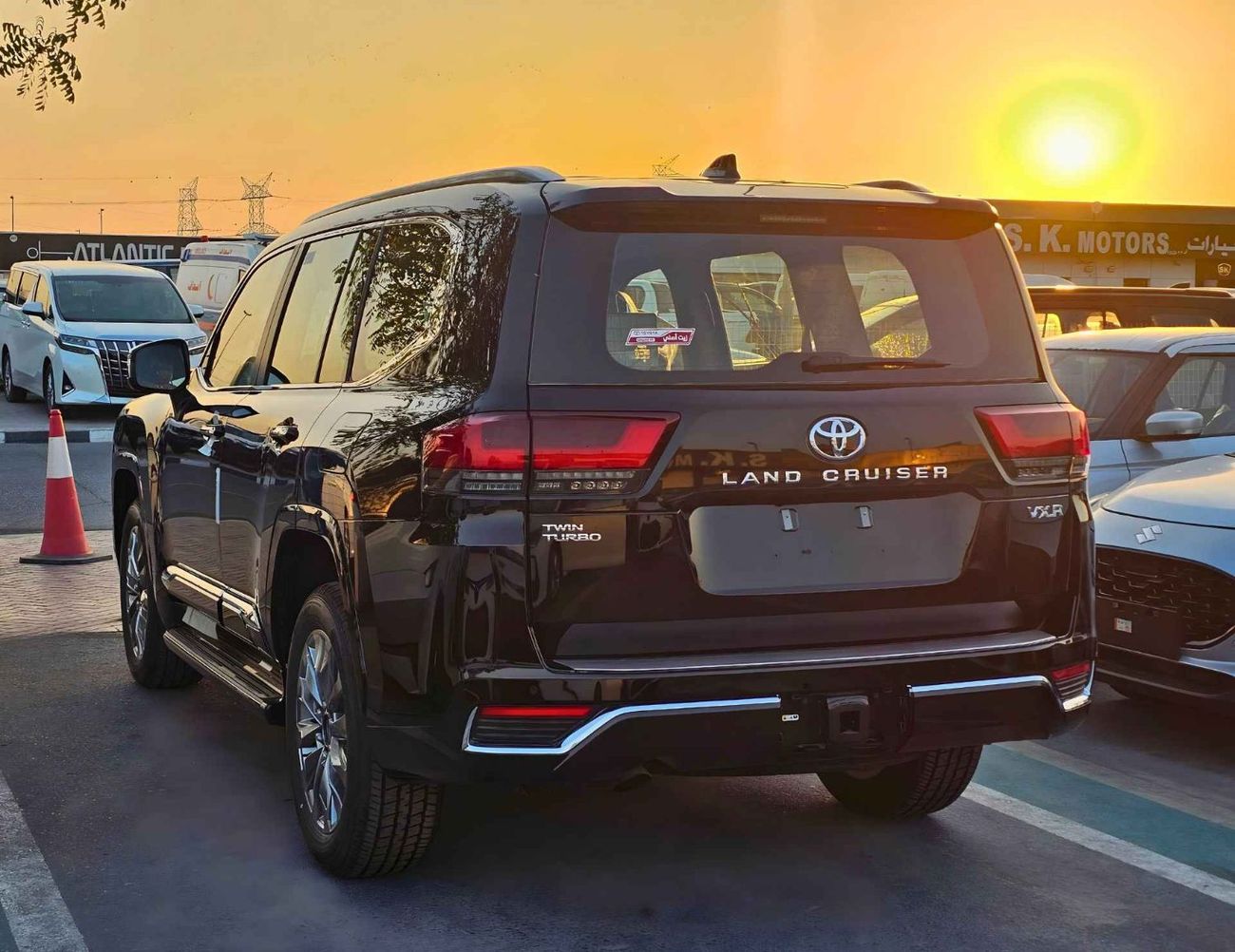 Toyota Land Cruiser VXR TWIN TURBO || 3.5L PETROL V6 4WD || RADAR || 360* CAMERA || HEADUP DISPLAY || JBL SPKRS (CODE#VX