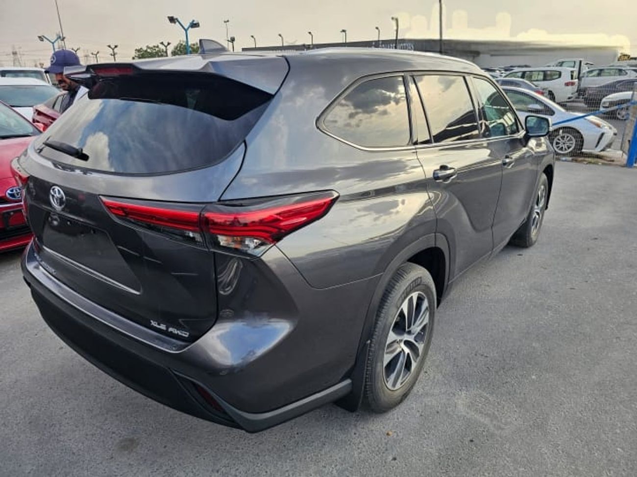 Toyota Highlander XLE-Non Hybrid-3.5L-AWD-LHD-American specs-6 Cylinders-petrol-Automatic-7 Seats-5 Doors