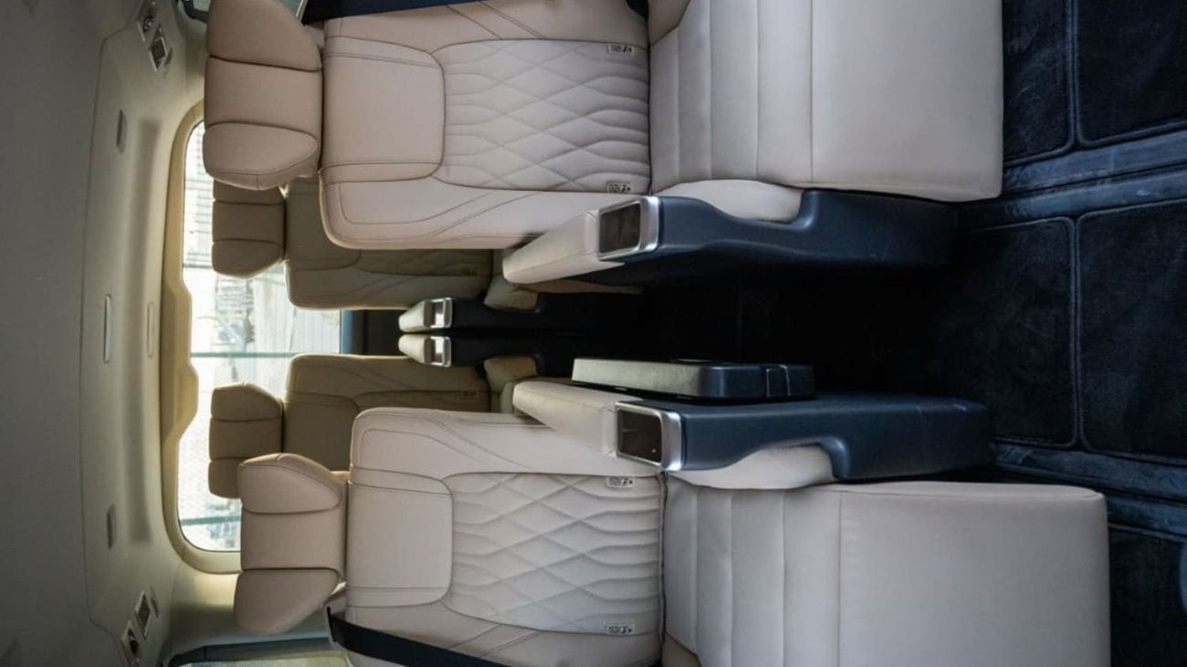 Toyota Granvia 2.8L, 4-Cylinder Turbo Diesel - Automatic - 6 Seater - 5 Door - RWD