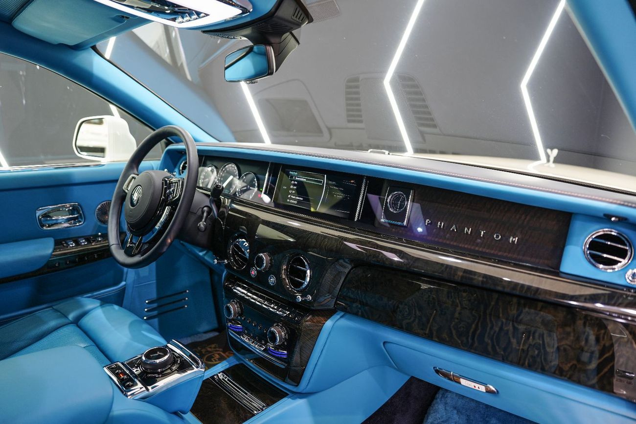 Rolls-Royce Phantom Std 6.8L 2018 Rolls Royce Phantom, Two-Tone Exterior, Rear Entertainment, Bespoke Audio, GCC Specs!!