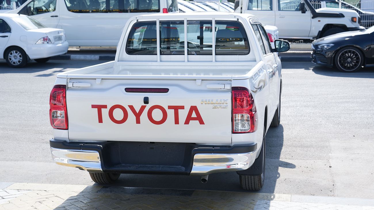 تويوتا هيلوكس SR5