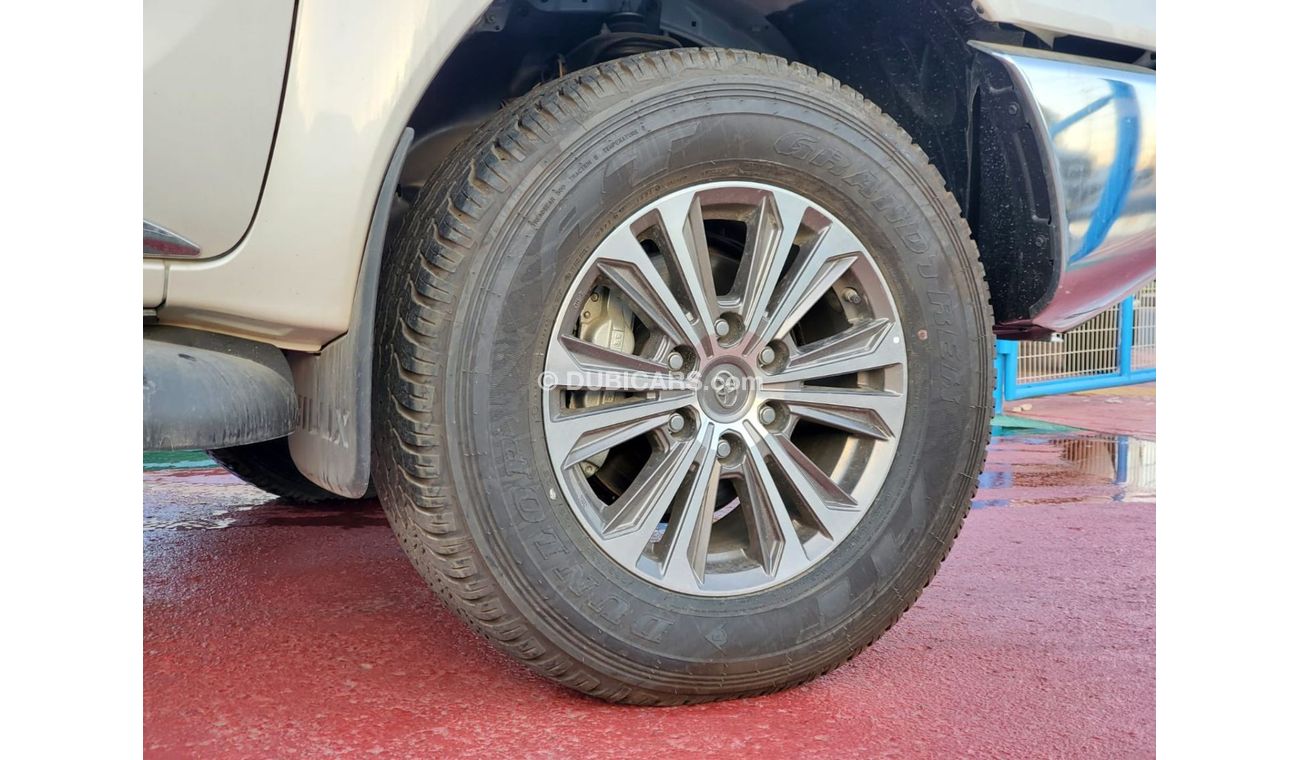 Toyota Hilux Toyota Hilux 2021 model M/T White/Red 2.7L Petrol With Push Start