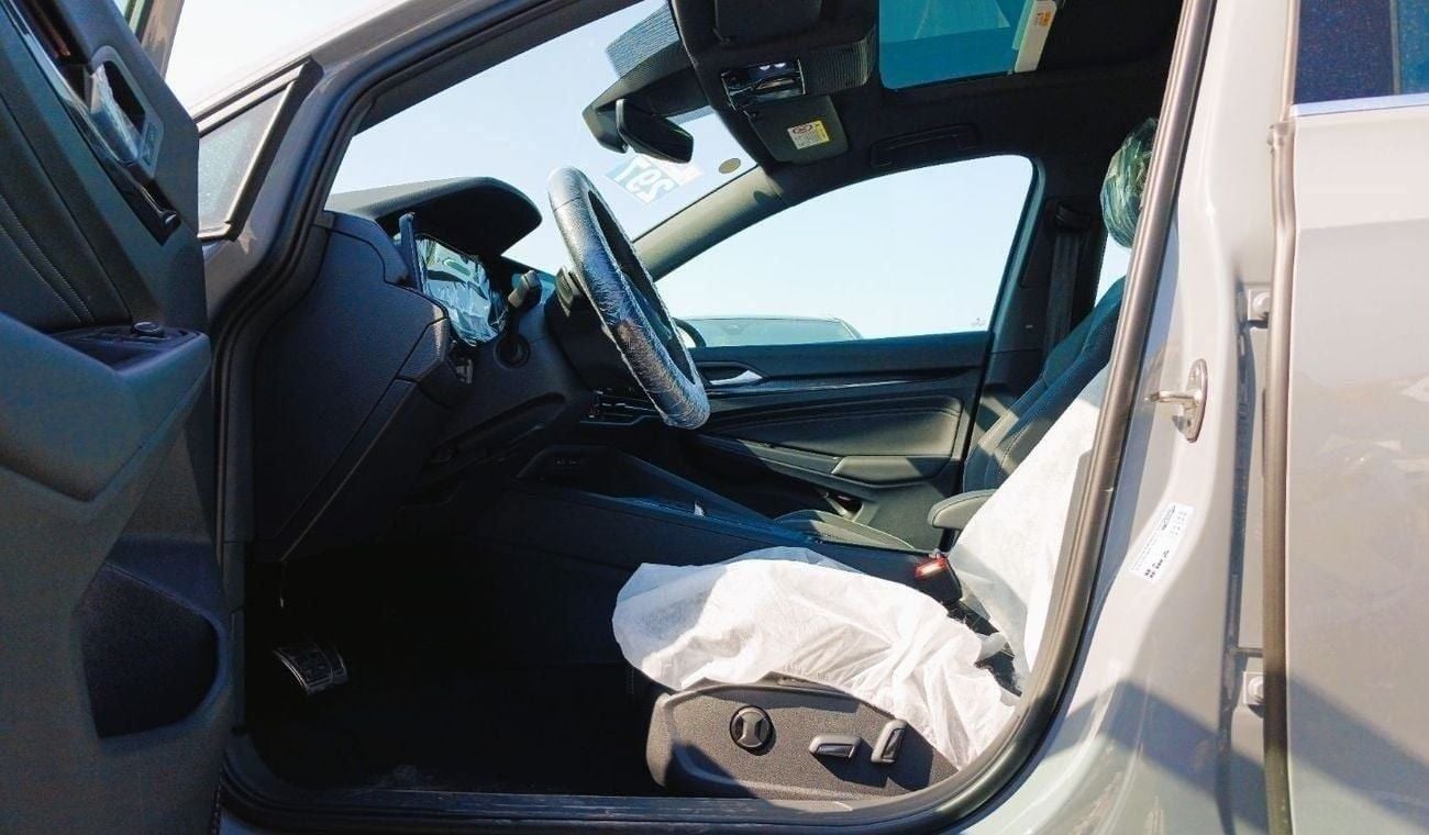 Volkswagen Golf Volkswagen Golf R Line 1.4L TSi Petrol 2024YM | Export Price