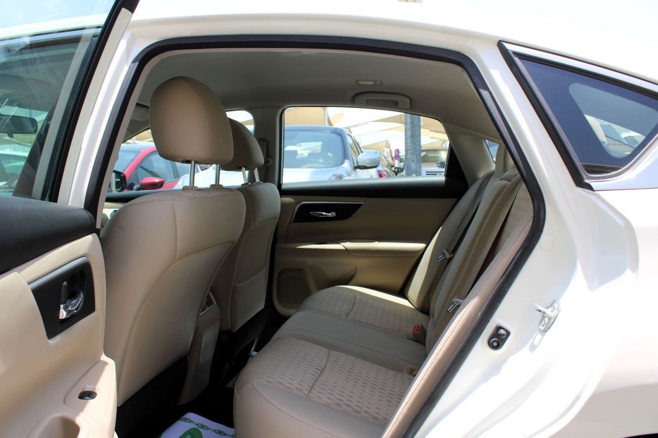 Nissan Altima SV ACCIDENTS FREE - GCC - MID OPTION - PERFECT INSIDE OUT