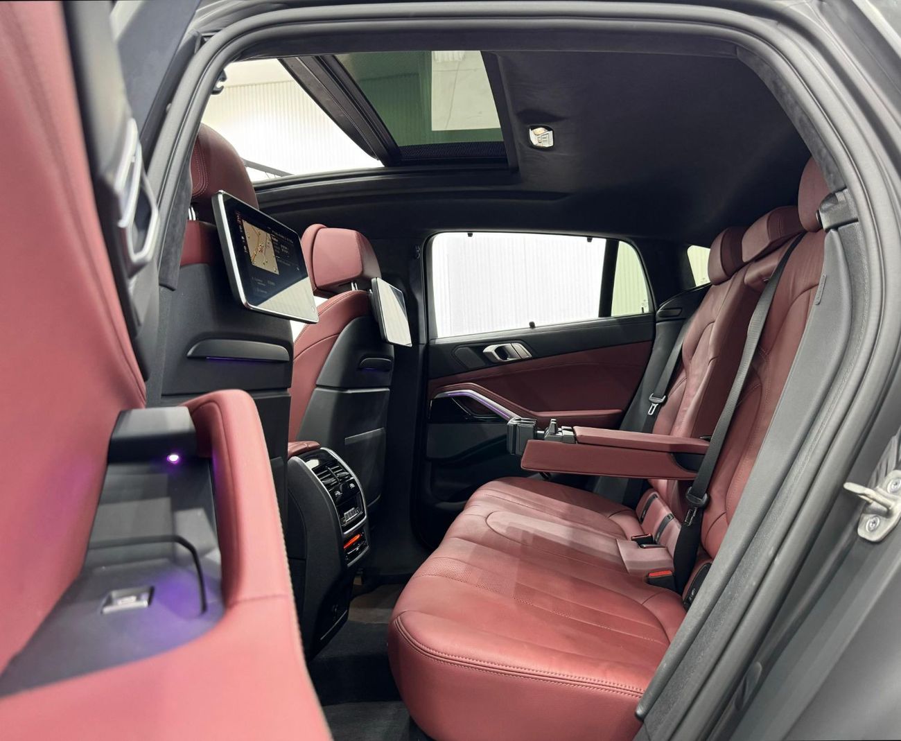 بي أم دبليو X6 M50i 4.4L 2022 BMW X6 M50i, Aug 2026 AGMC Warranty + Service Package, AGMC Full Service History, GCC