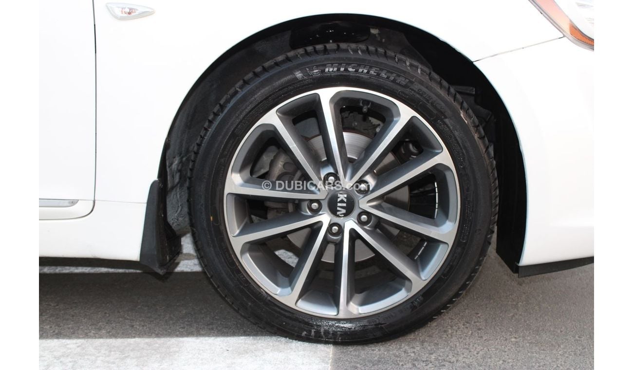 Kia Cadenza Kia Cadenza 2011 GCC in good condition without accidents, very clean from inside and outside