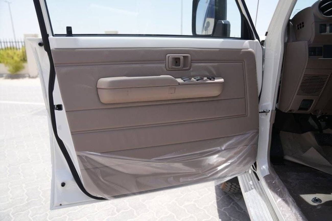 تويوتا لاند كروزر بيك آب 2025 Toyota Land Cruiser LC 79 DC 2.8L AT Diesel (White)