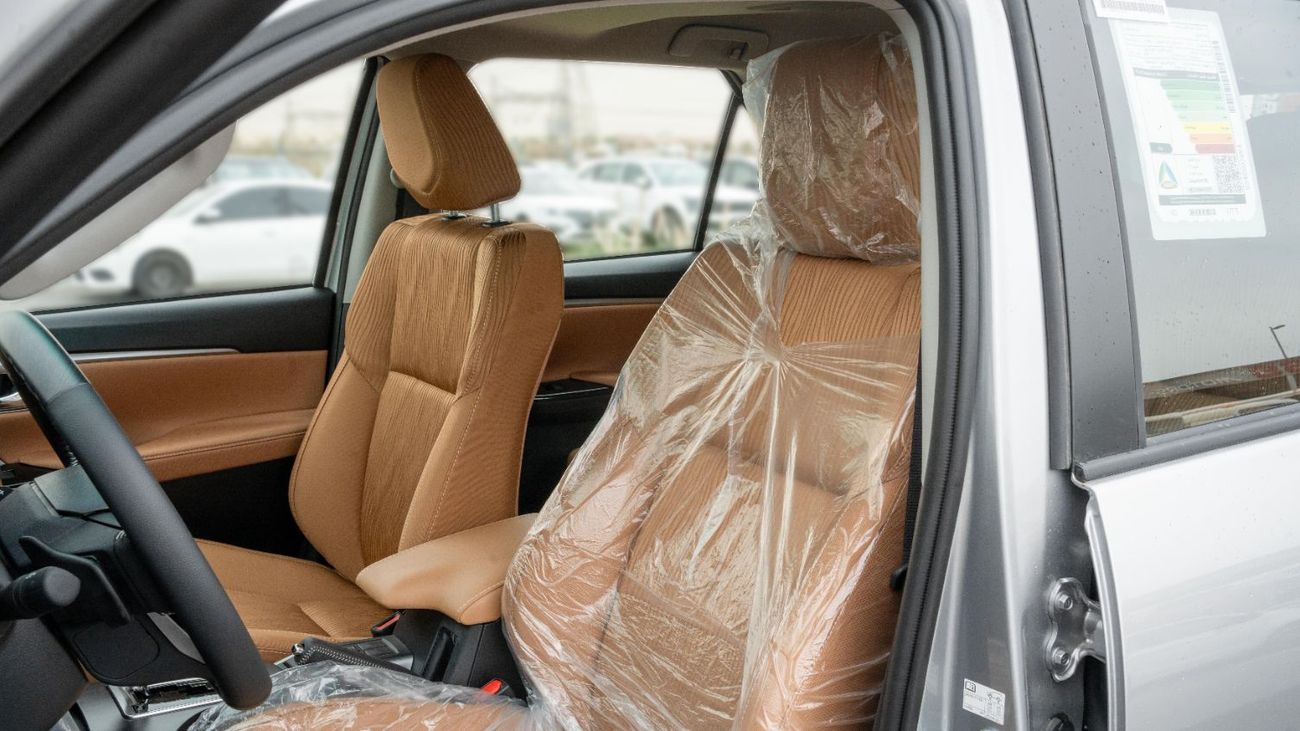 تويوتا فورتونر 2026 Toyota Fortuner VX 4.0L AT petrol (Silver-Tan)