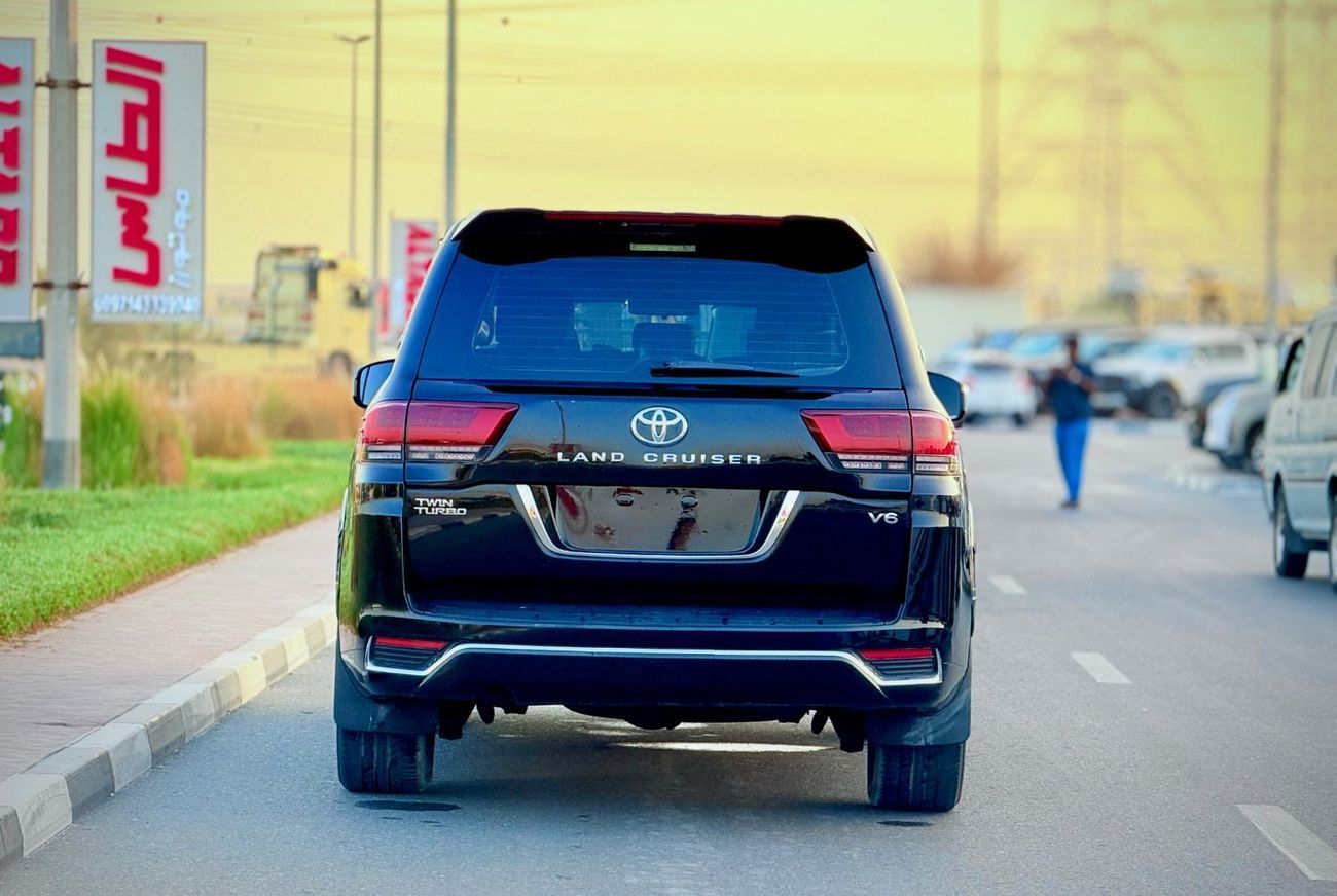 Toyota Land Cruiser 2016 FACELIFTED 2025 WITH INTERIOR AND EXTERIOR V6 4.0L GCC IN EXCELLENT CONDITION