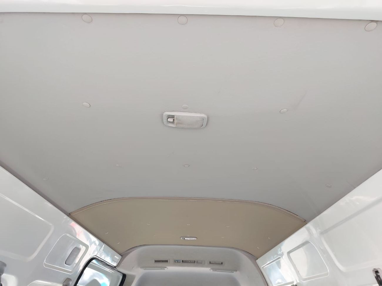 تويوتا هاياس TOYOTA HIACE COMMUTER VAN RHD 2009 MODEL 3.0 L DIESEL MANUAL(PM07365)