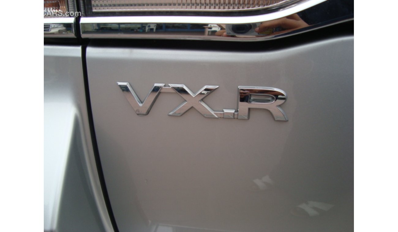 Toyota Land Cruiser VXR V8