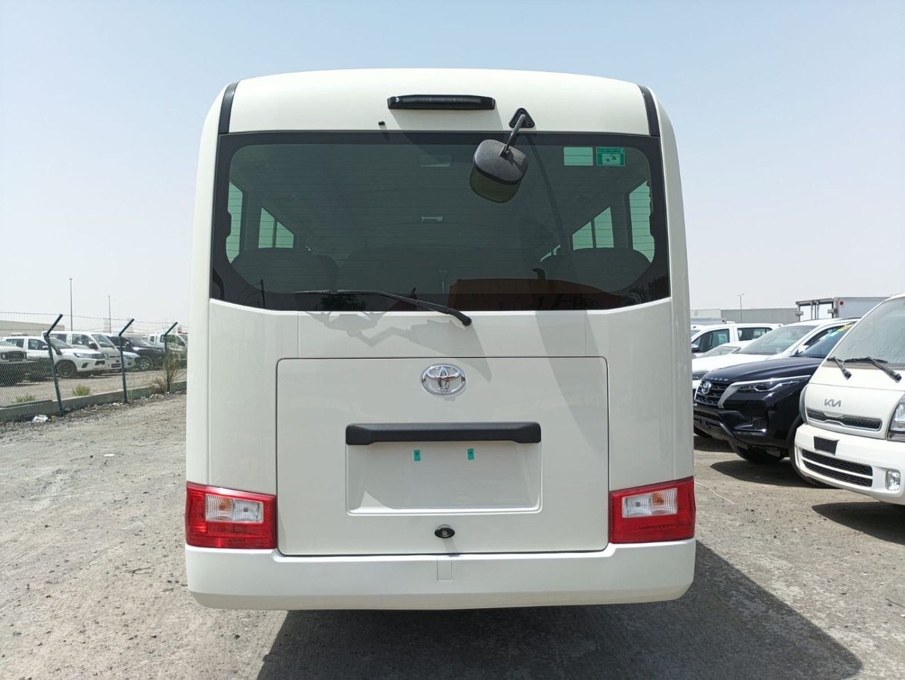 تويوتا كوستر 2.7L (23-Seater)