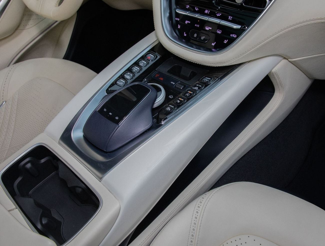 أستون مارتن DBX 1913 Edition