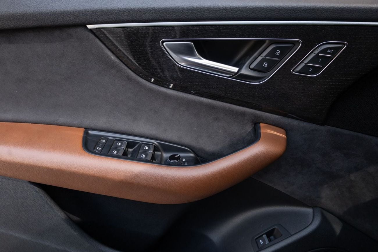 Audi Q8 55 TFSI quattro S-Line 3.0L (340 HP) Audi Q8 55TFSI Quattro S-Line 2019 GCC | Warranty