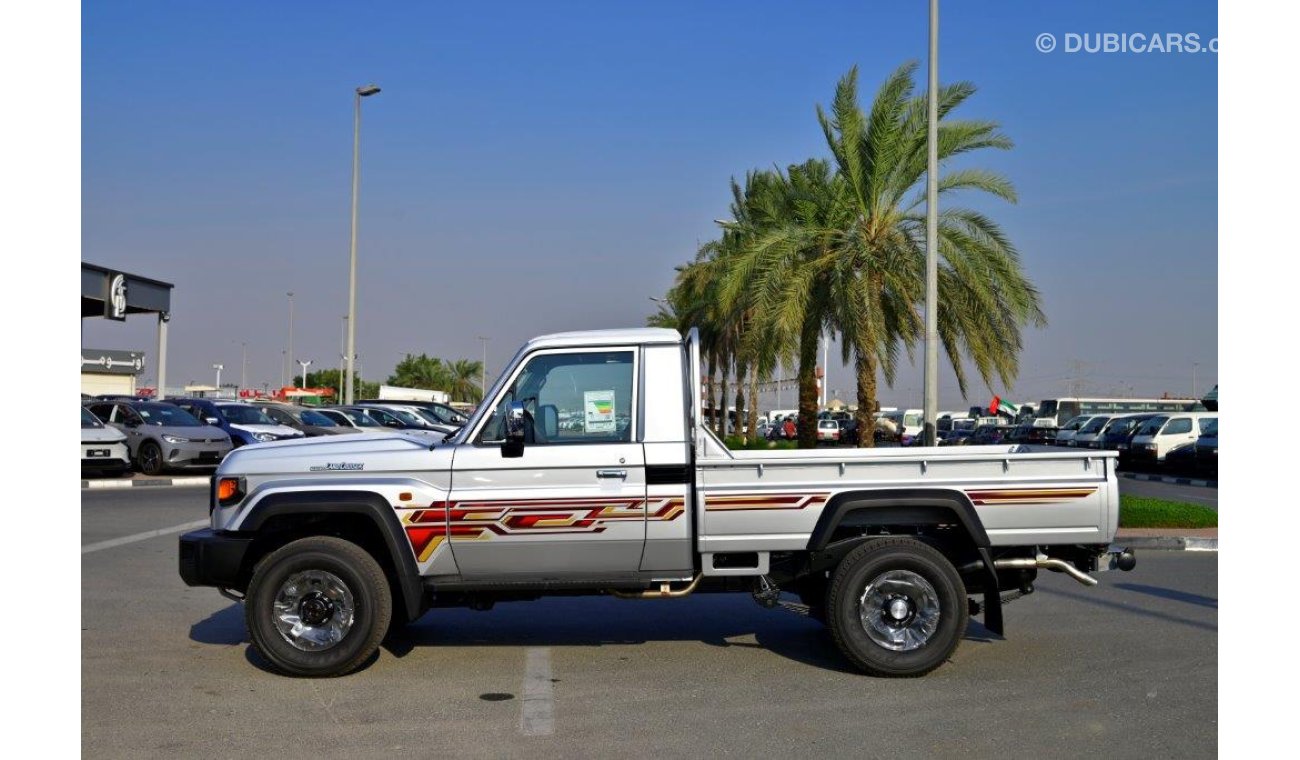 تويوتا لاند كروزر بيك آب Super Deluxe V6 4.0L Petrol 4WD Automatic