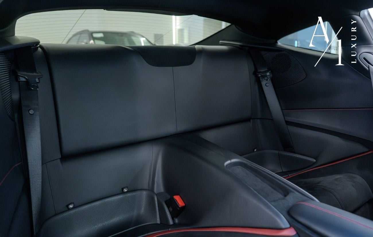 فيراري روما 2021 Ferrari Roma, With Warranty & Service Contract, Carbon Fibre Package, Excellent Condition, GCC