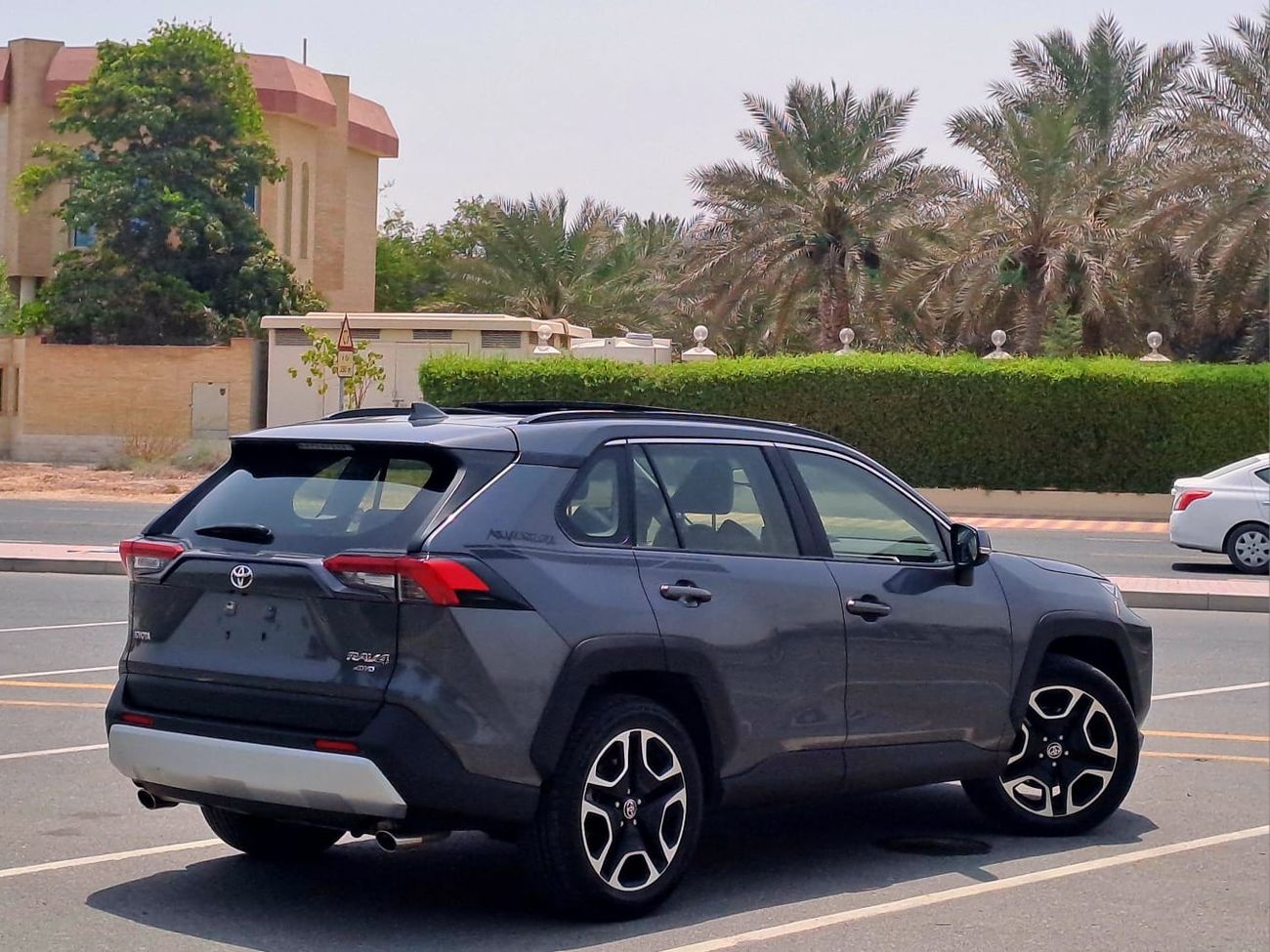 Toyota RAV4 2.5L Adventure 2021 2.5L FULL OPTION GCC (1510/-MONTHLY)