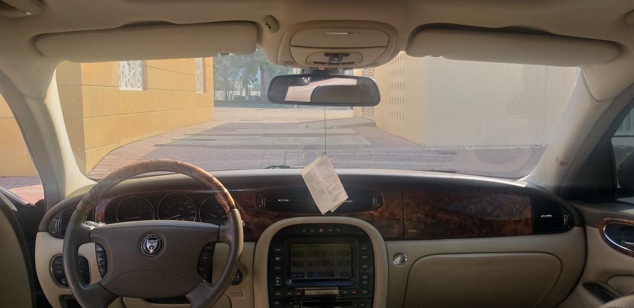 Jaguar XJ8 GCC Jaguar XJ8 Sovereign