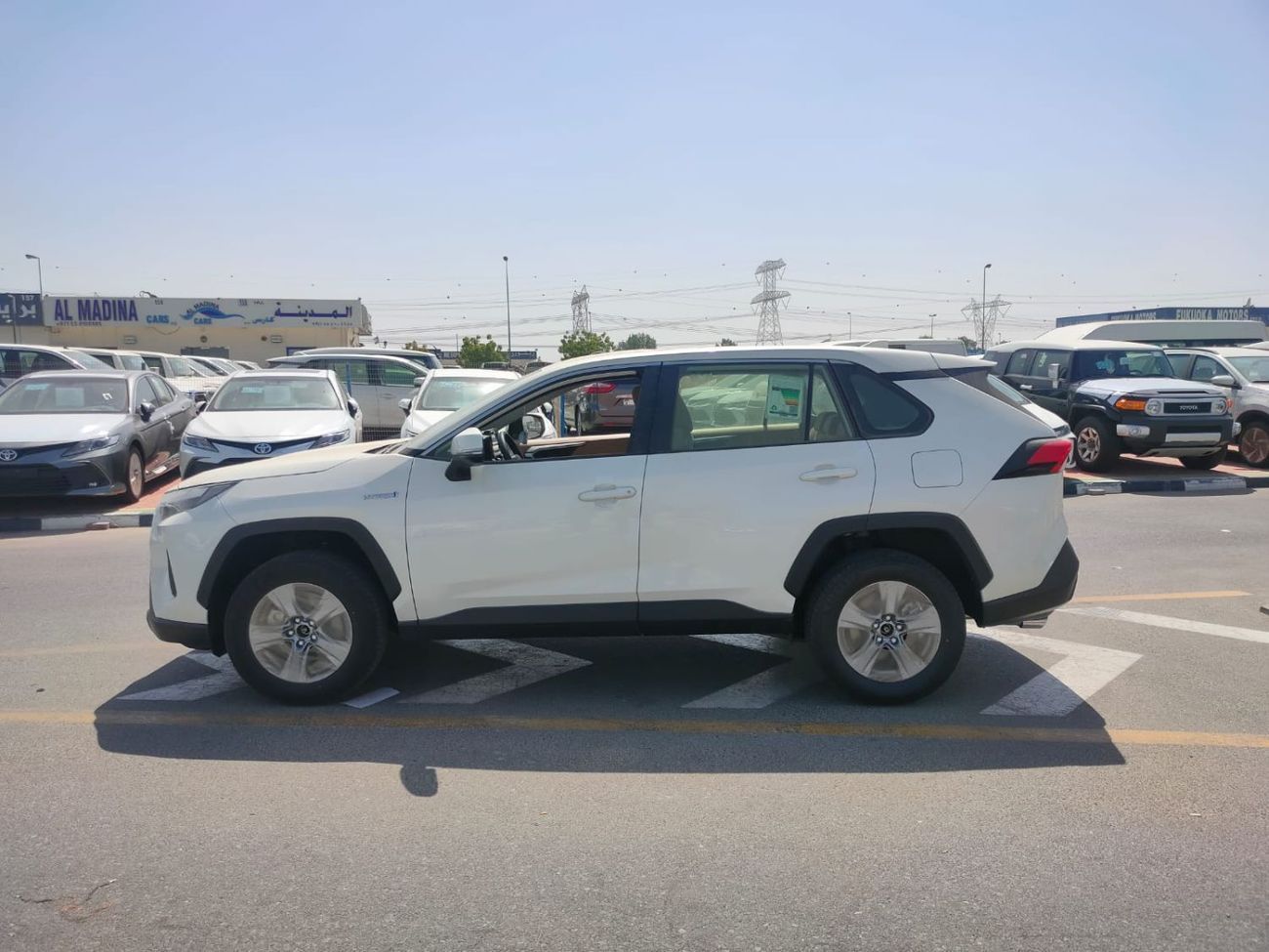 Toyota RAV4 2.5L LE Hybrid 2022 production  ( Ready Stock)