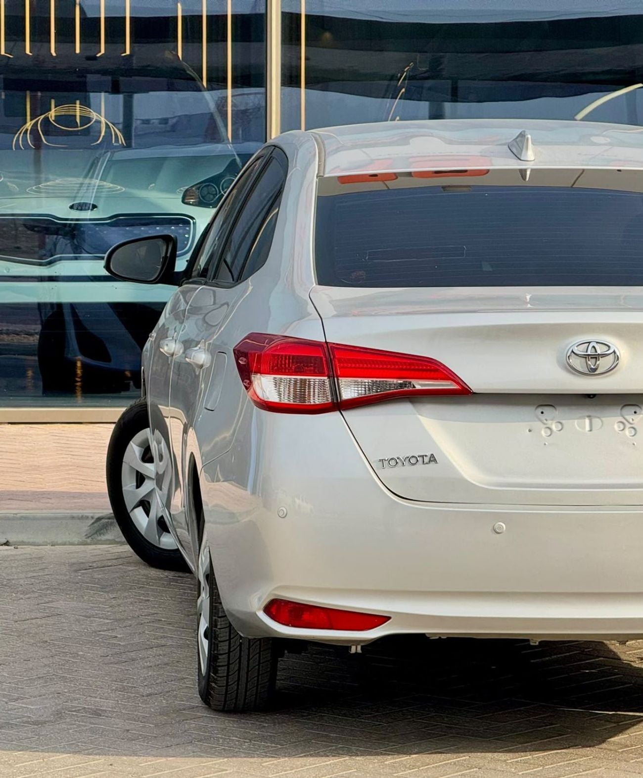 تويوتا يارس SE 535/- شهريًا | دول مجلس التعاون الخليجي | نظام تحديد المواقع العالمي (GPS)، كاميرا | خالٍ من الحوادث