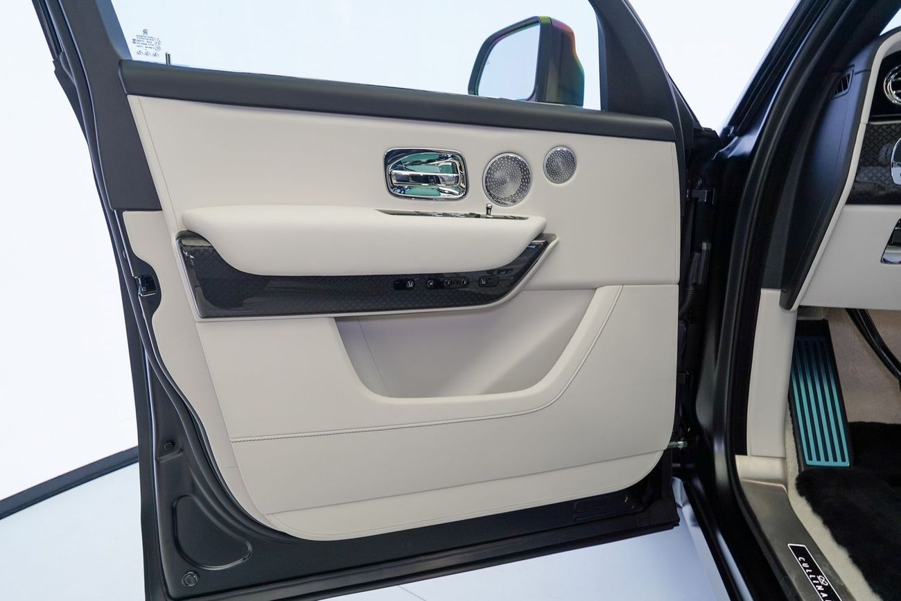 رولز رويس كولينان BLACK BADGE