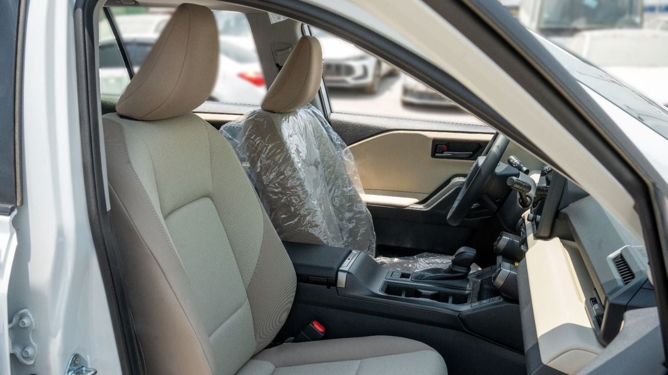 تويوتا راف ٤ GXR HEV 2026 Toyota Rav4 XLE 2.5L AT Hybrid (White-Beige)