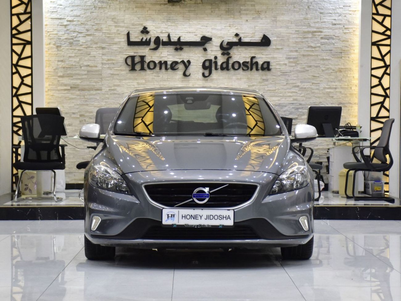 فولفو V40 EXCELLENT DEAL for our Volvo V40 T5 ( 2016 Model ) in Grey Color GCC Specs