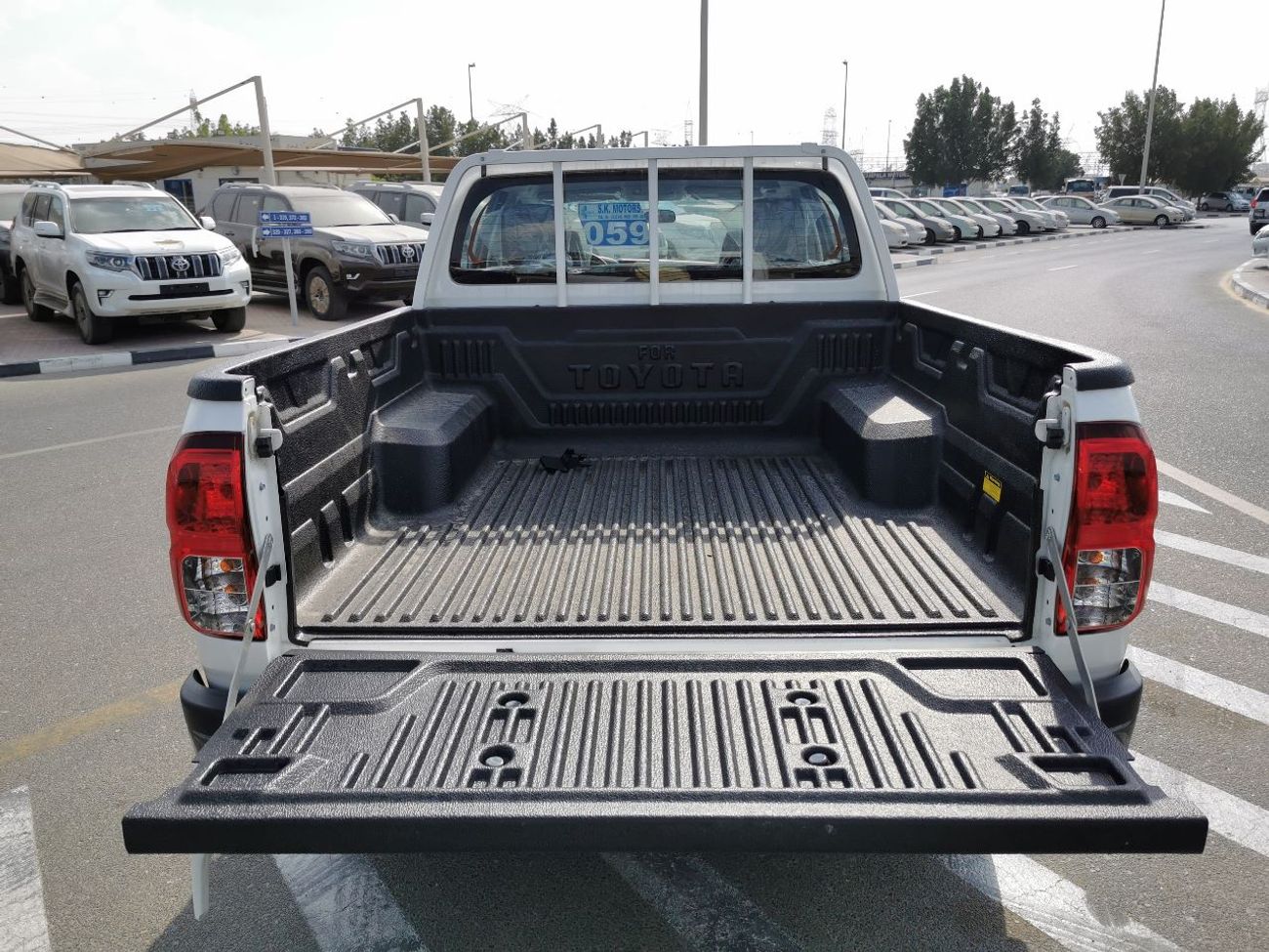 تويوتا هيلوكس 2.4L DSL, MT, WIDE BODY, FULL OPTION, 2023, SPECIAL PROMOTION