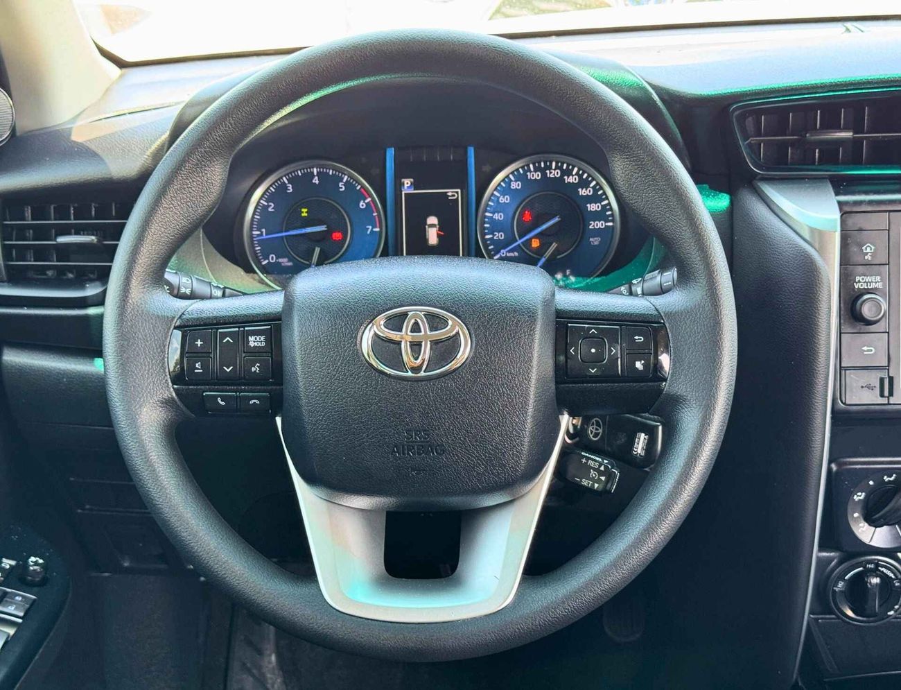 تويوتا فورتونر EXR/ V4 4WD/ LOW MILEAGE/  LEATHER / GCC / EXPORT ONLY / LOT#28398