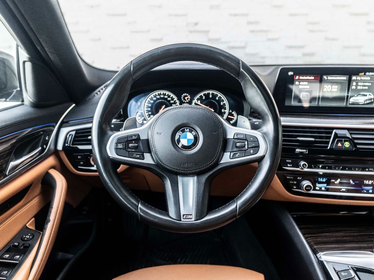 بي أم دبليو 530i Exclusive Luxury 2.0L